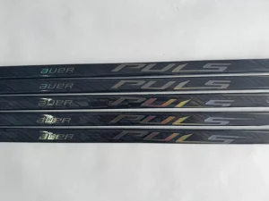 The Latest Carbon Fiber Ice Hockey Stick for Made in China with Sufficient Inventory Will Be Shipped Within 3 Days